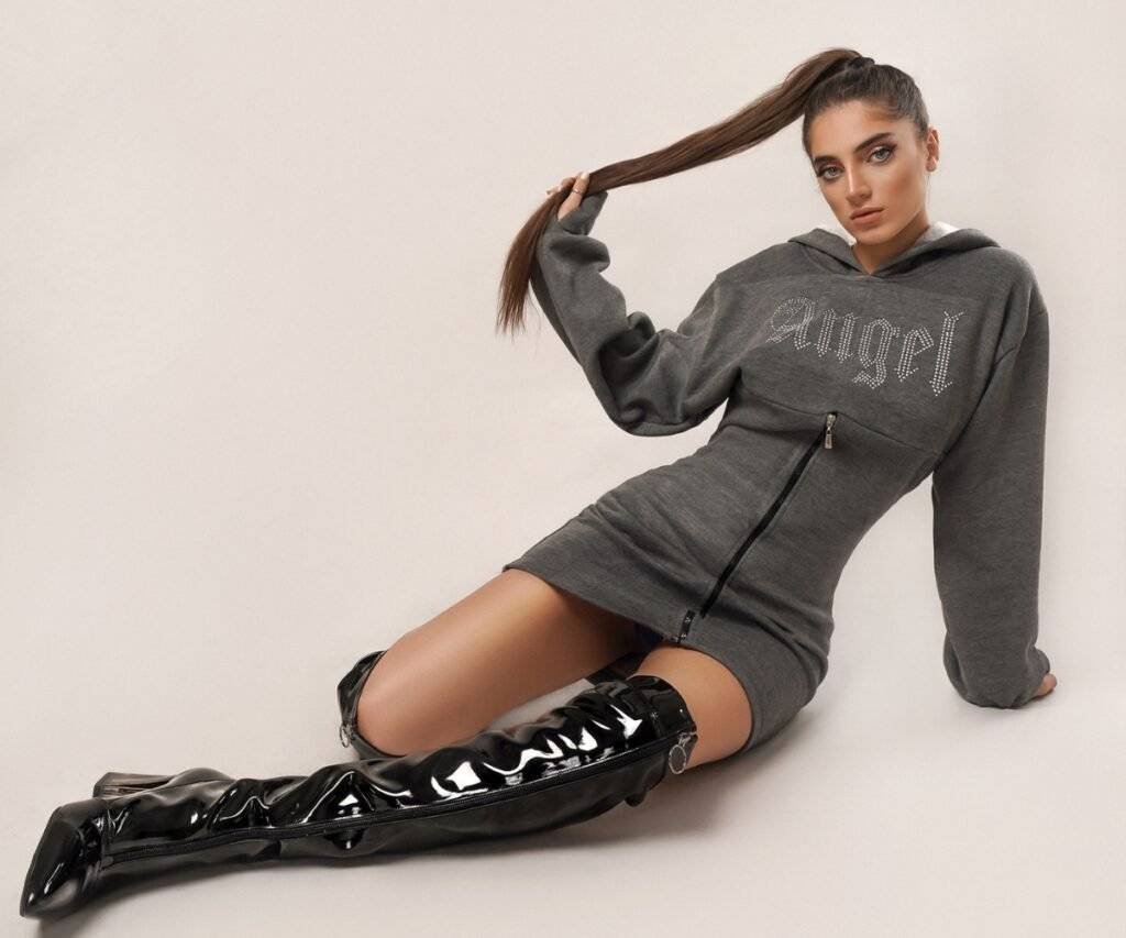 Simplicity of the Ponytail