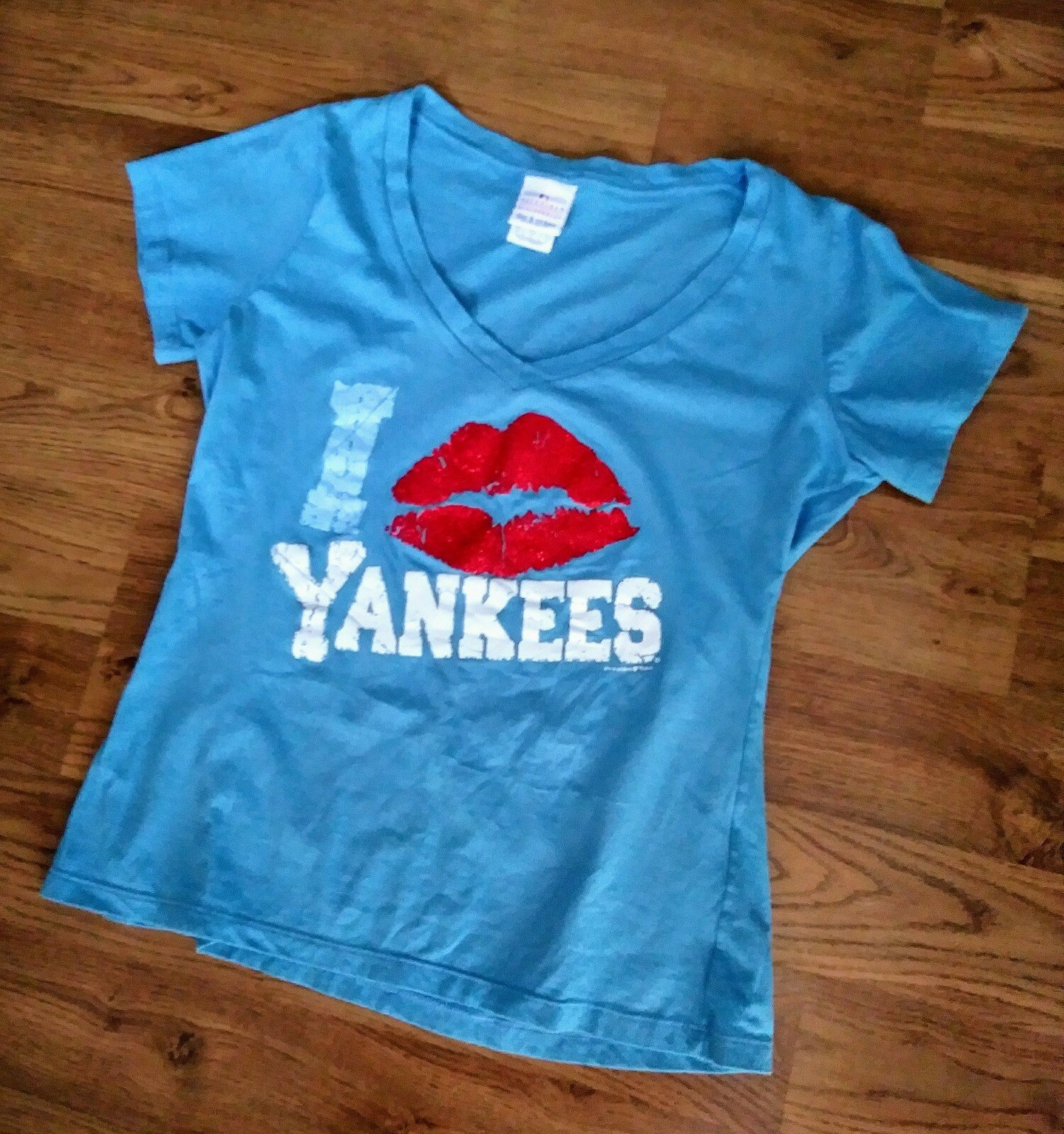 Women’s NY Yankees Sparkle Shirt – Size XL